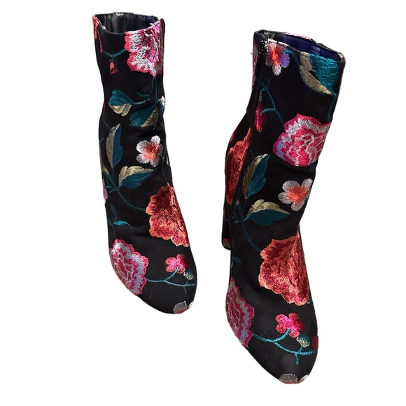 JustFab Floral Embroidered Marguerite Boho Bootie Boot Size 8 - Picture 1 of 4